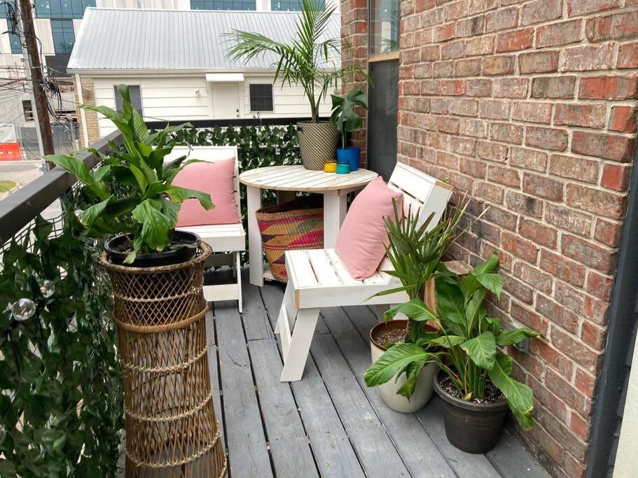 Luxury Greenhouse Studio Apartment Austin Exterior foto